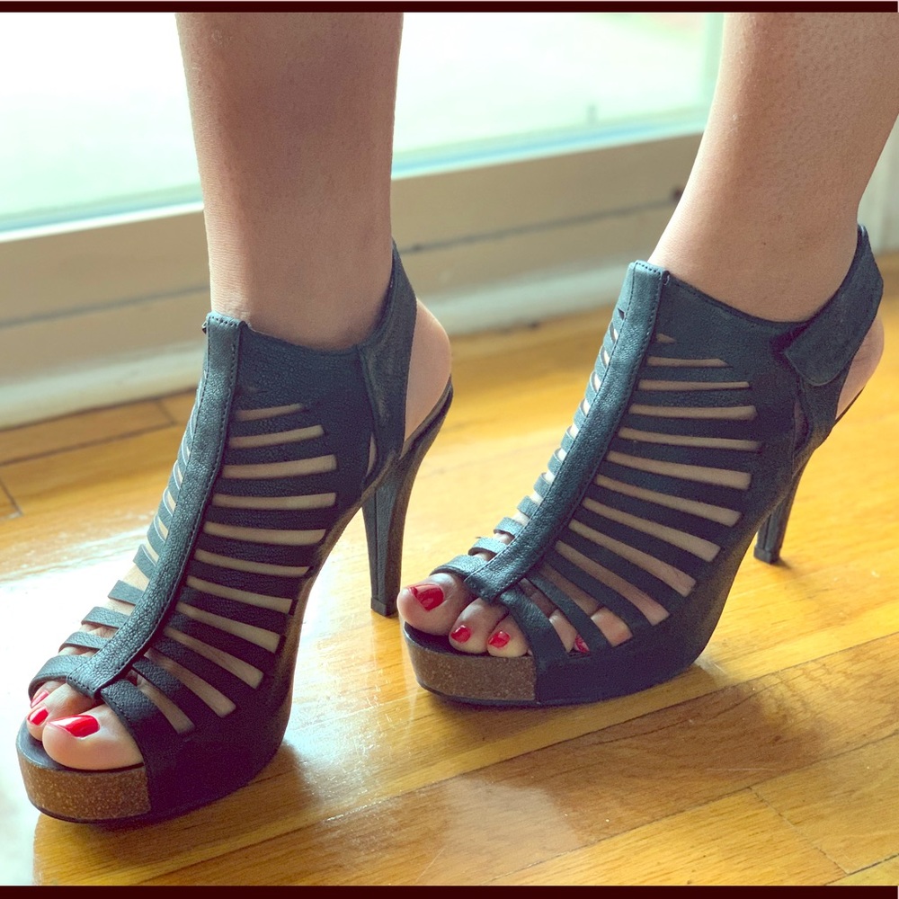 Vince Camuto Poseidon Caged Heel in Black